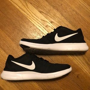 LIKE NEW Nike Free Runs